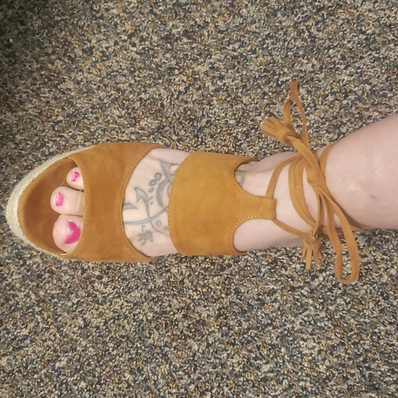 Shoedazzle Platform Heels - Picture 4 of 5